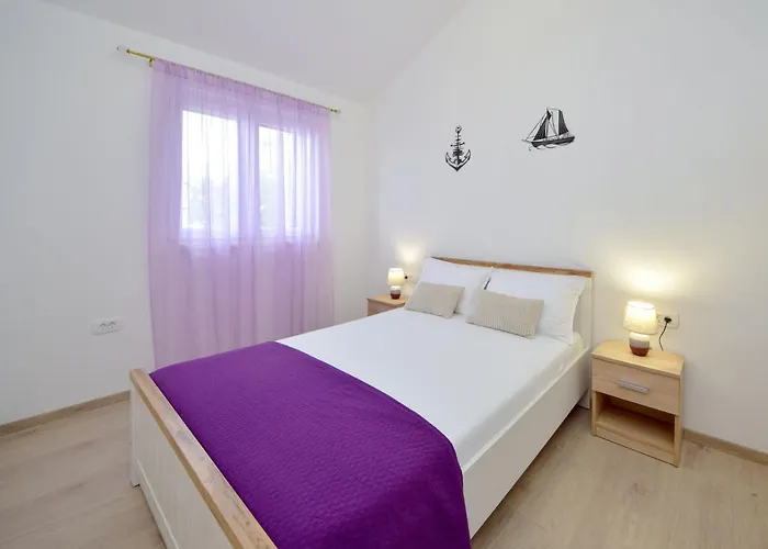 Brankovi Dvori By Interhome 펜션 프리그라디차